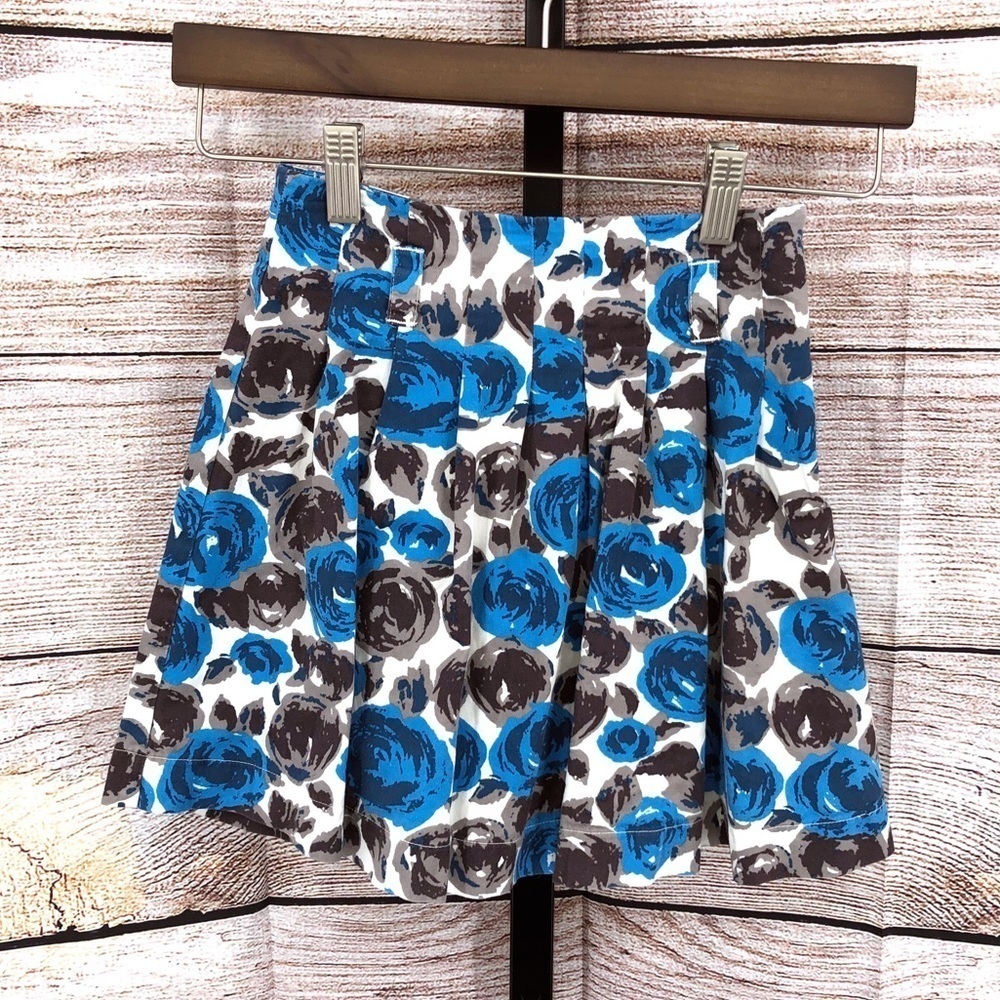 Mini Boden Blue and Black Floral Pleated Skirt Size 4-5